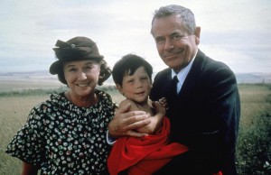 Phyllis Thaxter and Glenn Ford as The Kents